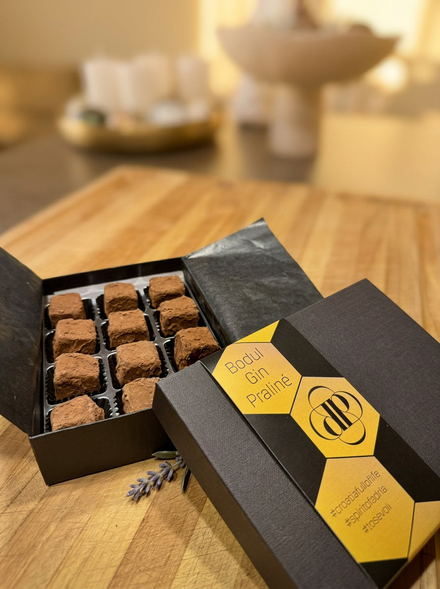 Bodul Gin Praliné auf handgemachtem Keramikteller